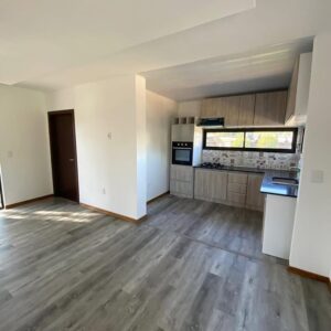 Son dos contenedores de 20 pies HC y prefabricado de 4m con un total de 54 m2 m2